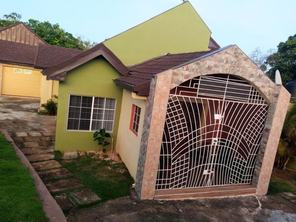 Gables Vacation Rentals With Private Gated Parking Onsite Knockpatrick 외부 사진
