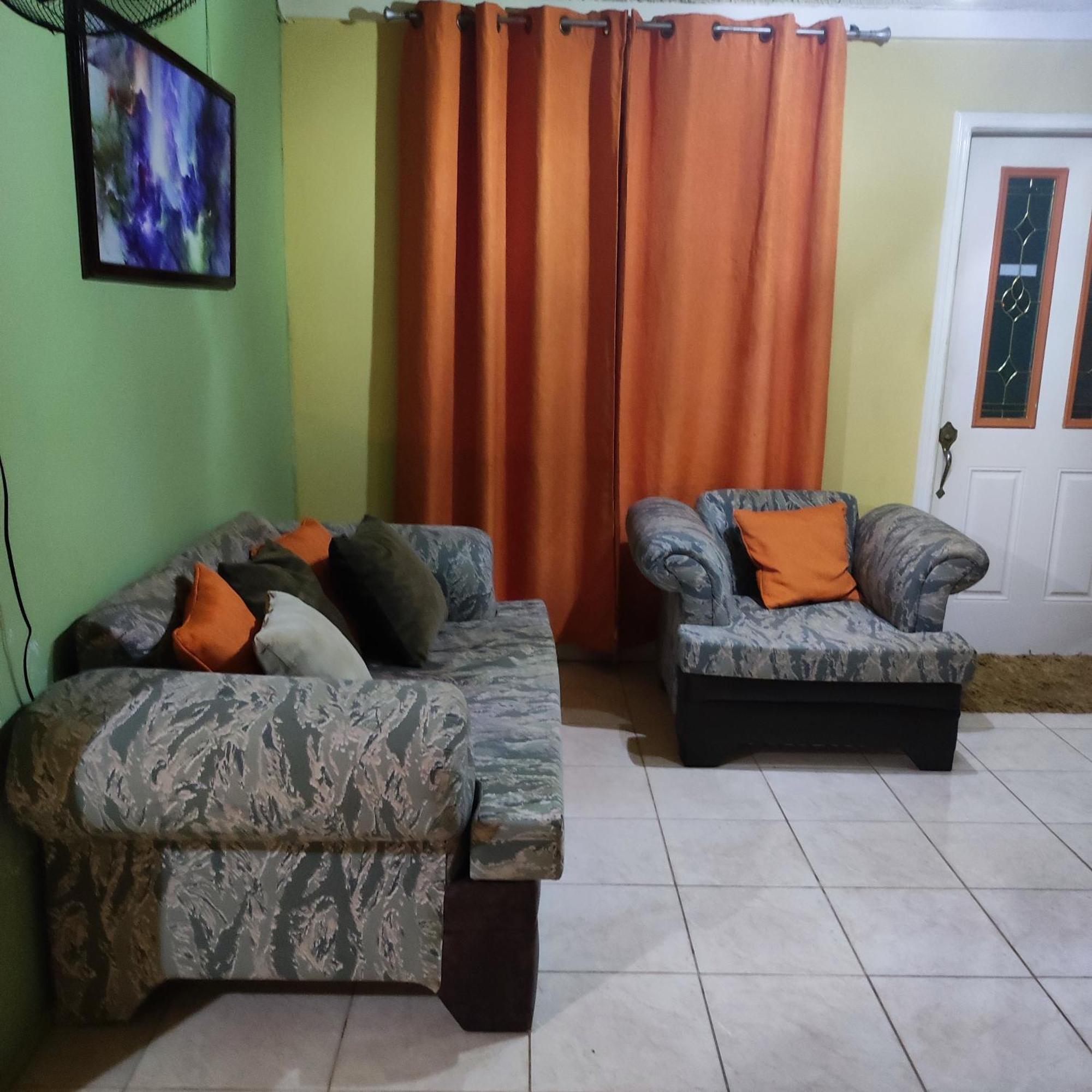 Gables Vacation Rentals With Private Gated Parking Onsite Knockpatrick 외부 사진