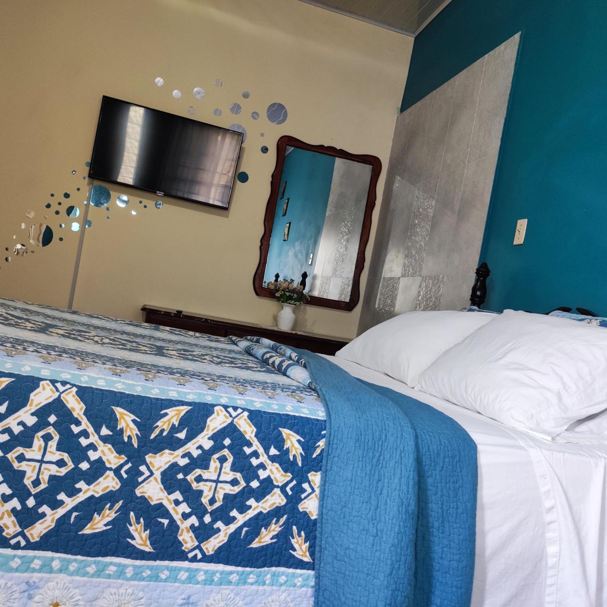 Gables Vacation Rentals With Private Gated Parking Onsite Knockpatrick 외부 사진